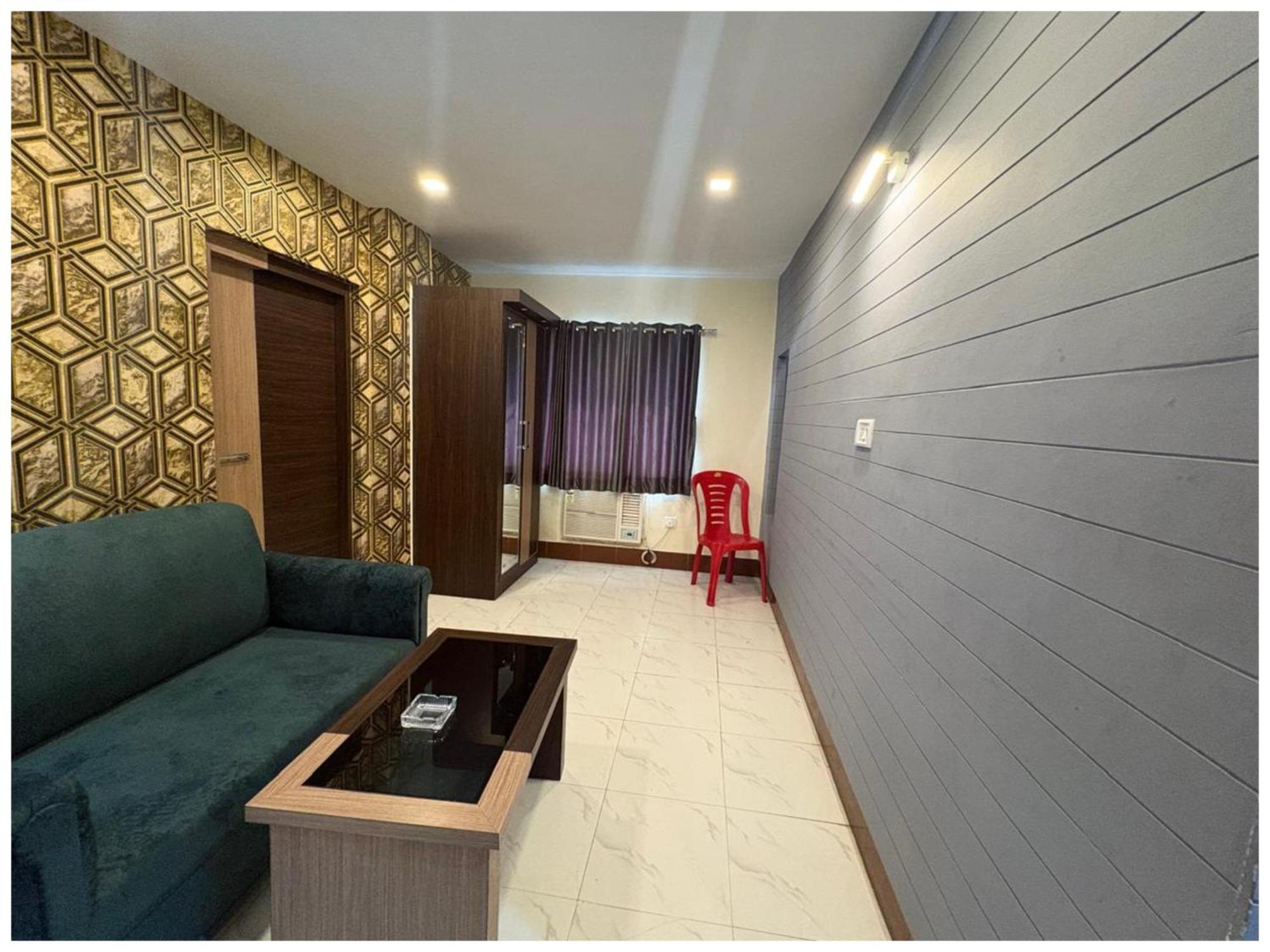 Hotel P Aradhya Near Sea And Temple Puri